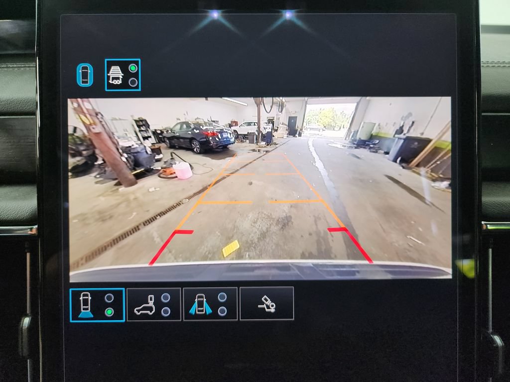 Used 2025 GMC Yukon Denali AWD/4WD image 20