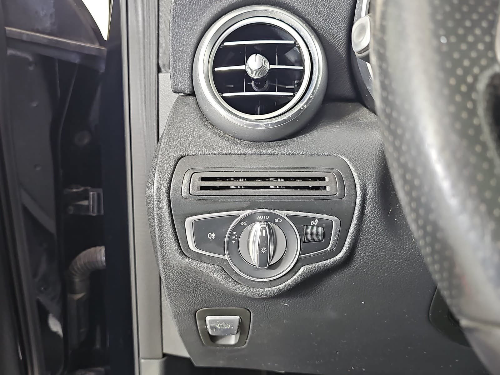 Used 2017 Mercedes-Benz GLC 300 4MATIC image 24