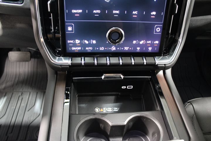New 2026 GMC Yukon Denali w/ Denali Reserve Package AWD/4WD image 37