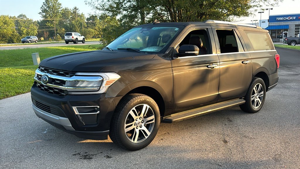 Used 2024 Ford Expedition Max Limited AWD/4WD image 2
