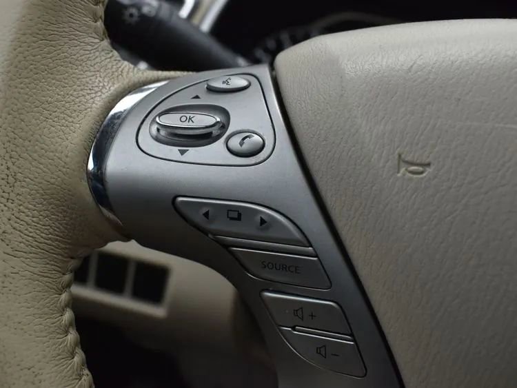 Used 2016 Nissan Murano SV w/ Premium Package image 25