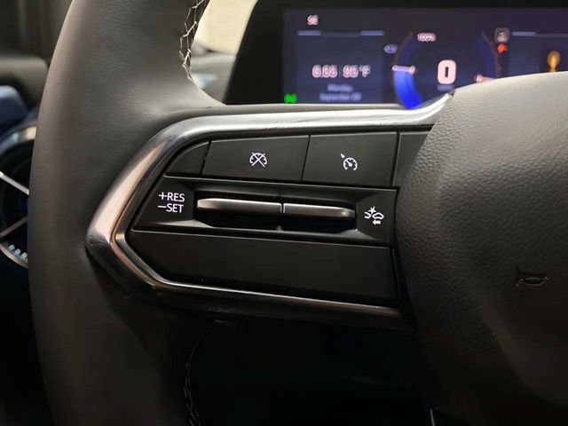 Used 2024 Chevrolet Equinox EV LT FWD image 31