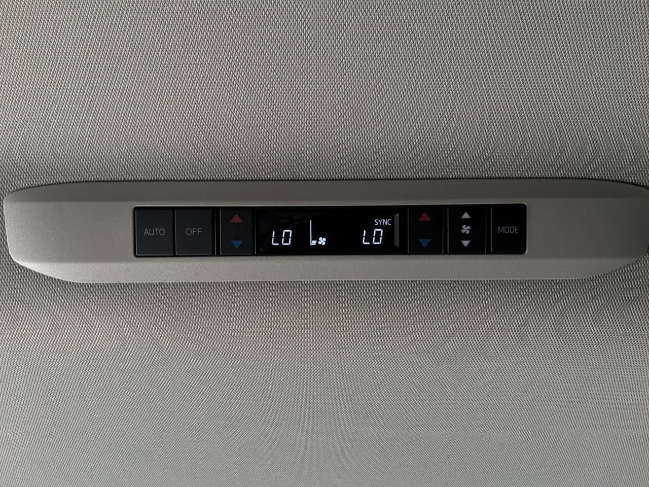 Used 2025 Toyota Sienna XLE FWD image 14