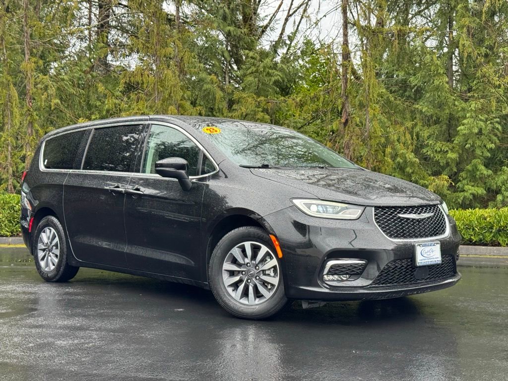 Used 2023 Chrysler Pacifica Touring-L image 28