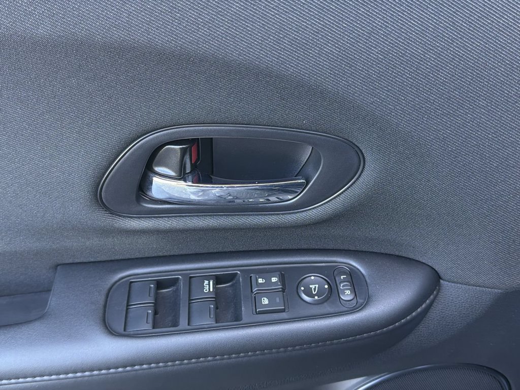 Used 2022 Honda HR-V LX image 16