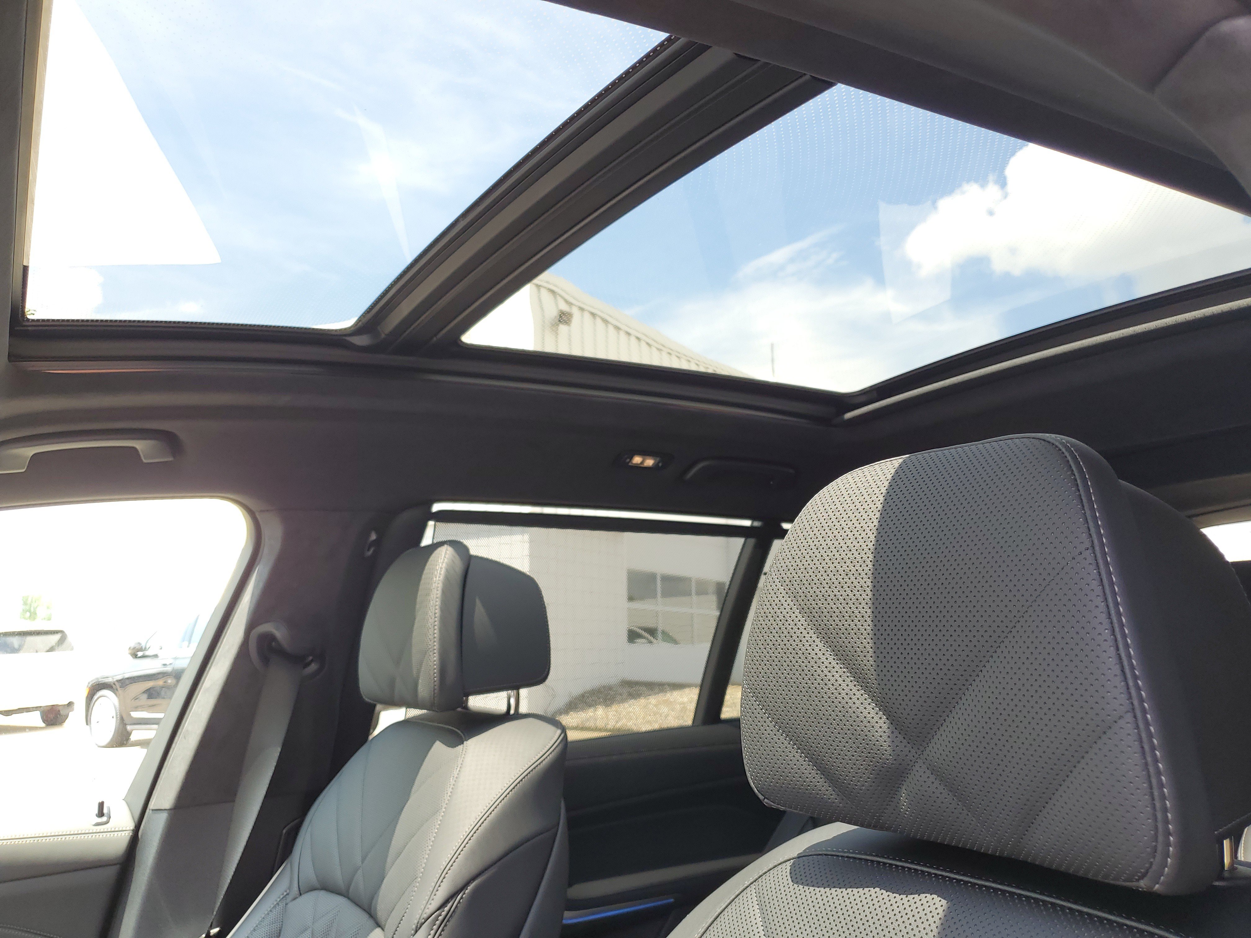 New 2027 BMW X7 xDrive40i w/ Executive Package AWD/4WD image 6