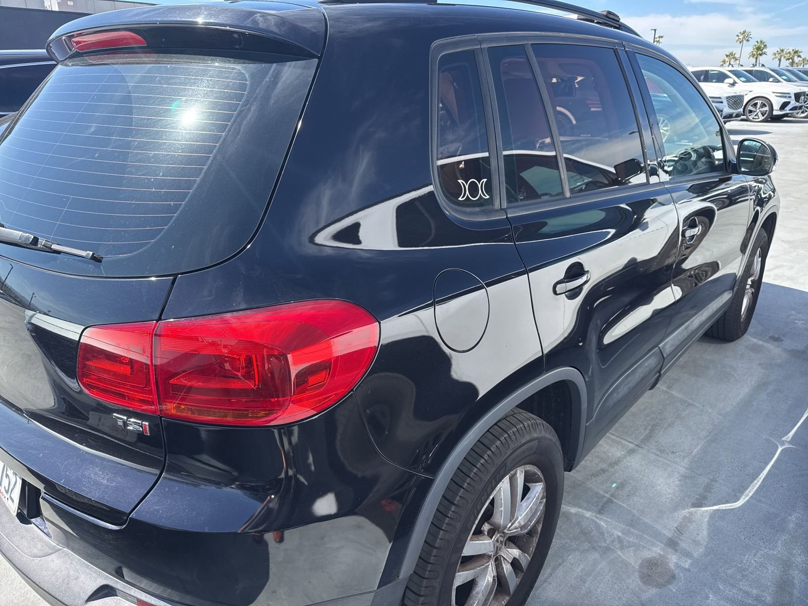 Used 2016 Volkswagen Tiguan S image 7