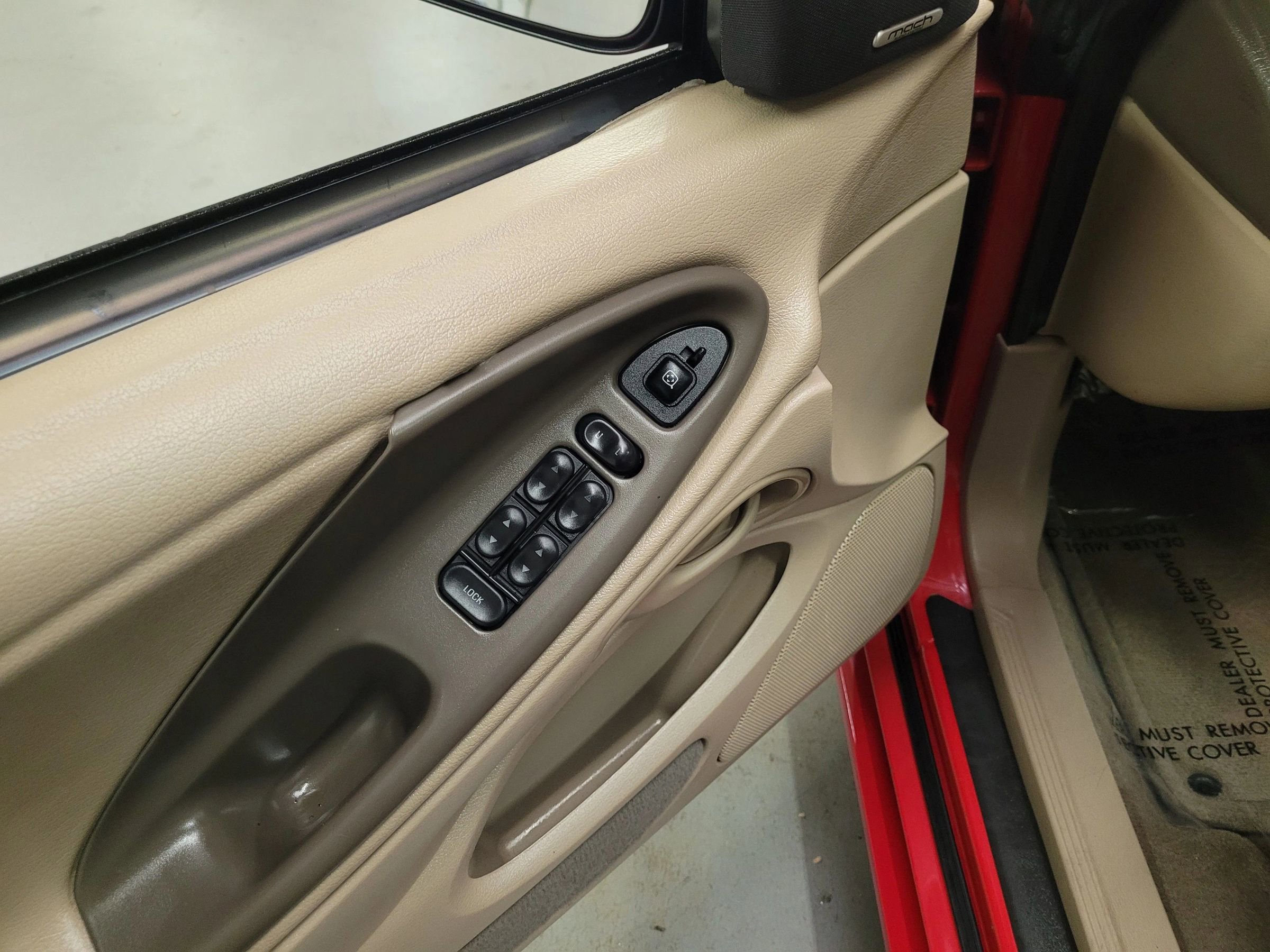 Used 2004 Ford Mustang Deluxe Convertible 2D image 28