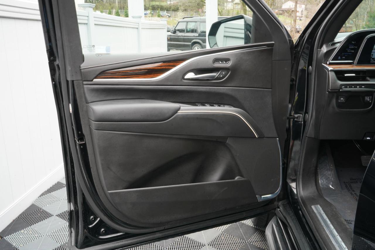 Used 2022 Cadillac Escalade Luxury image 16