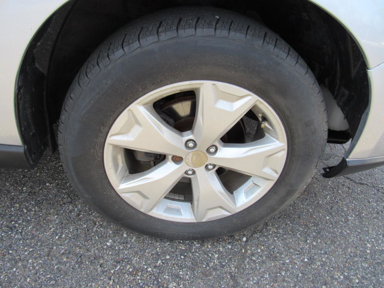 Used 2016 Subaru Forester 2.5i Premium w/ All-Weather Package image 11