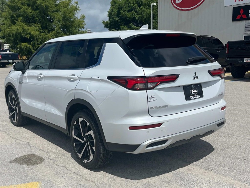New 2025 Mitsubishi Outlander SE image 3