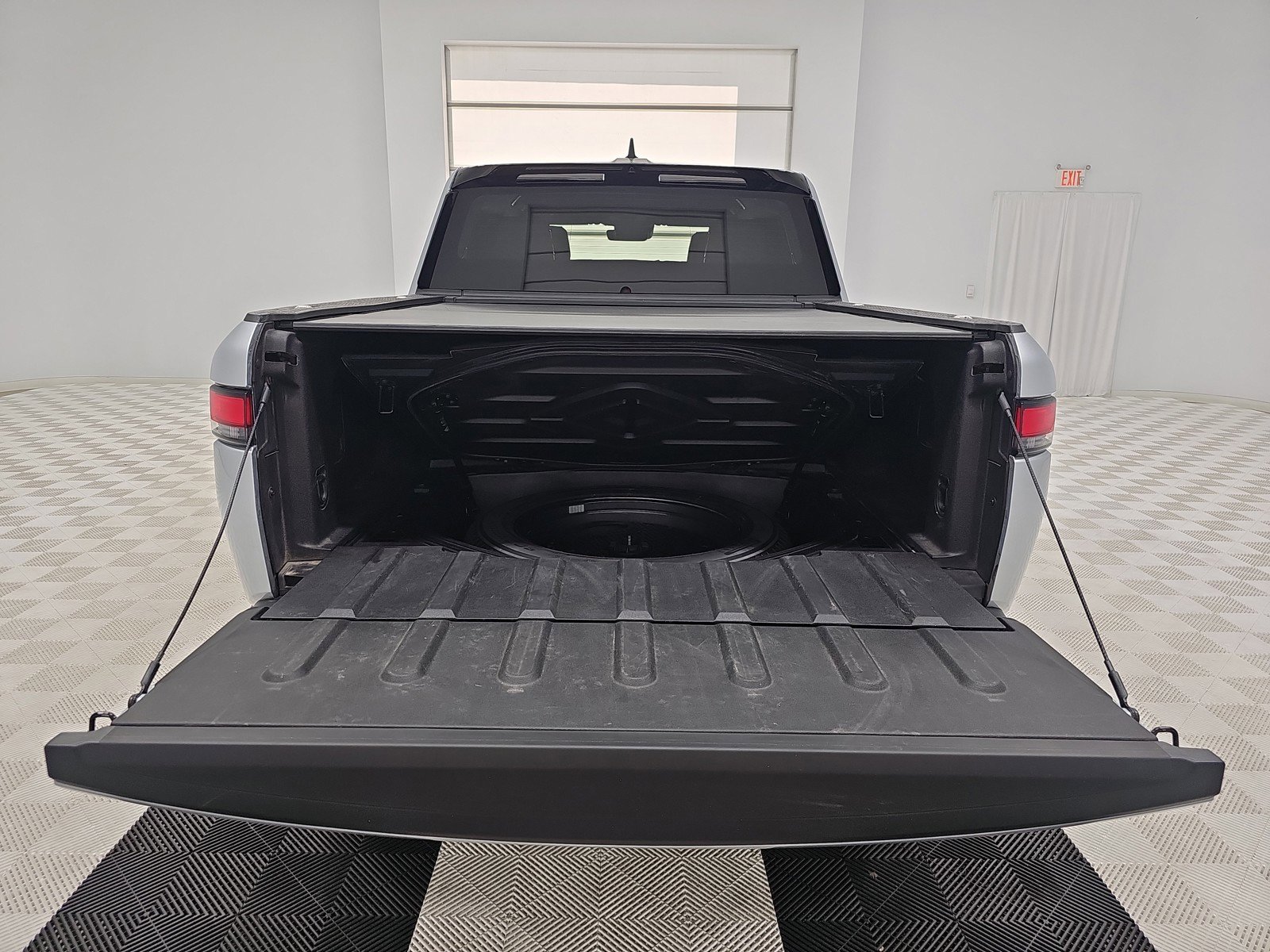 Used 2023 Rivian R1T Adventure image 15