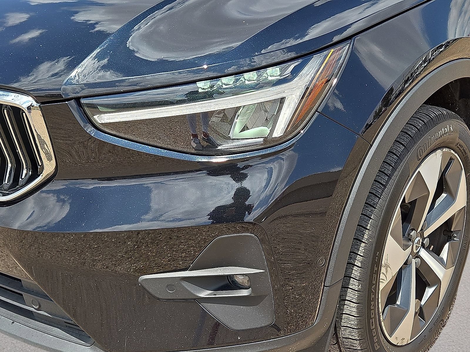 Used 2024 Volvo XC40 B5 Plus AWD/4WD image 9