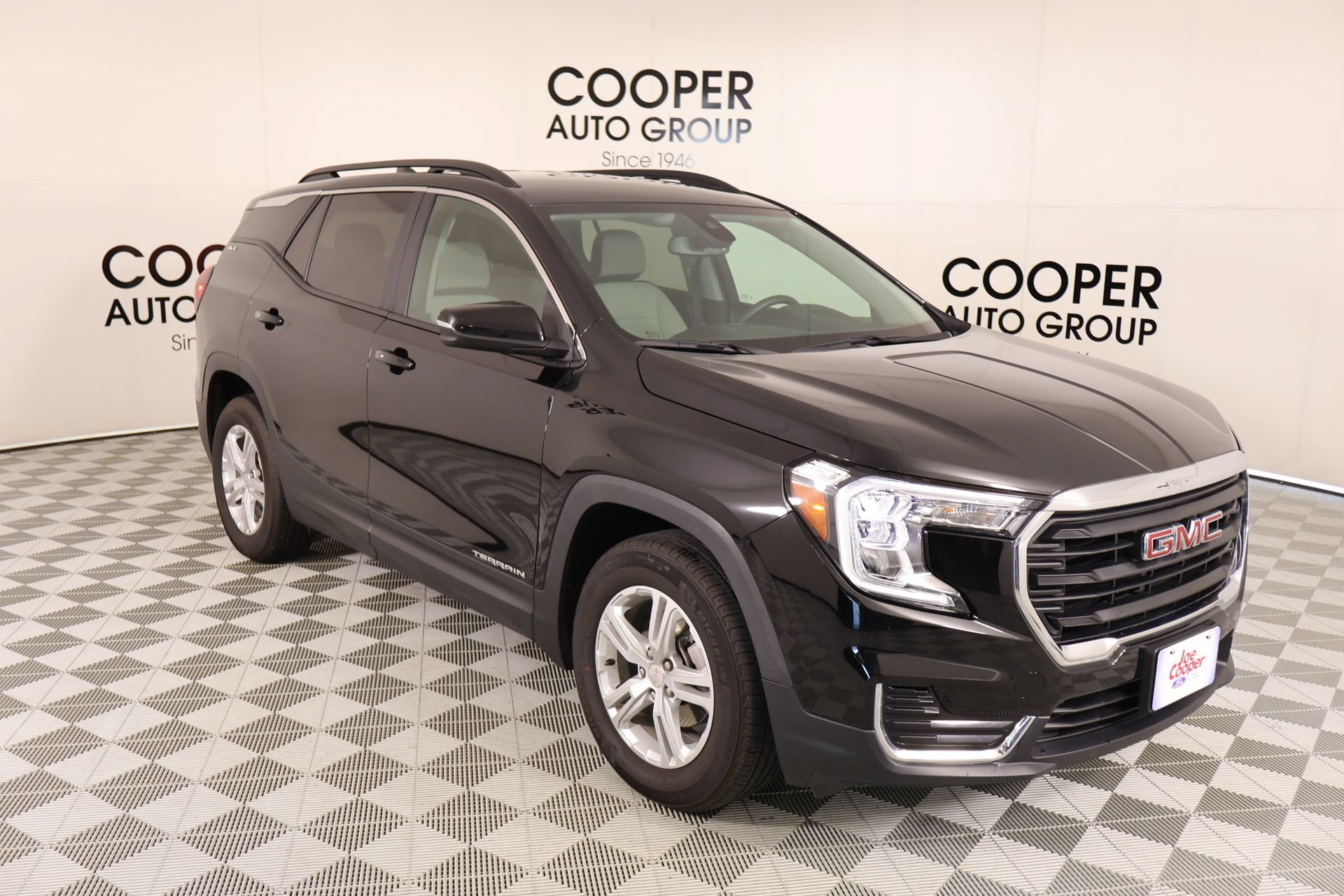 Used 2024 GMC Terrain SLE w/ Driver Convenience Package