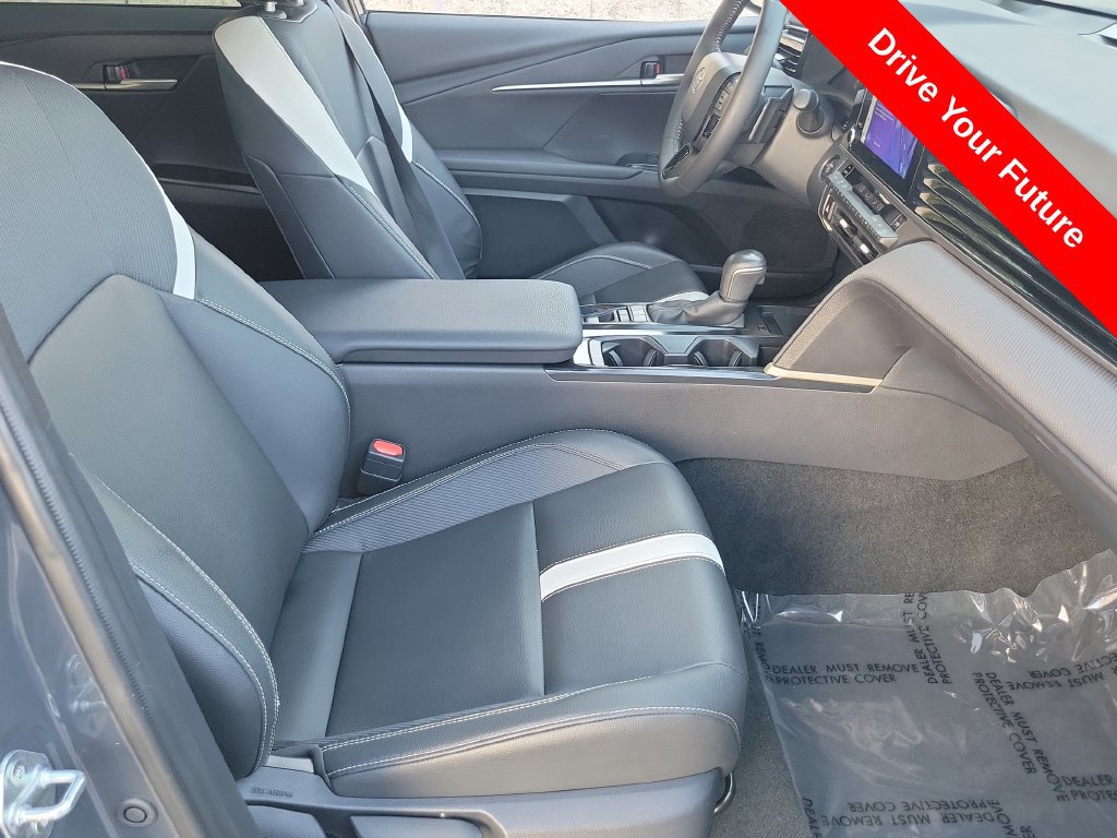 Used 2025 Toyota Camry SE w/ Convenience Package FWD image 19