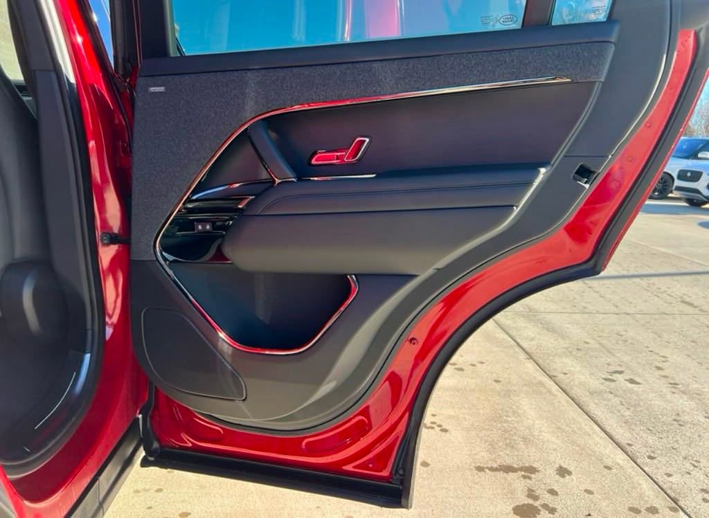 New 2025 Land Rover Range Rover Sport Dynamic SE image 16