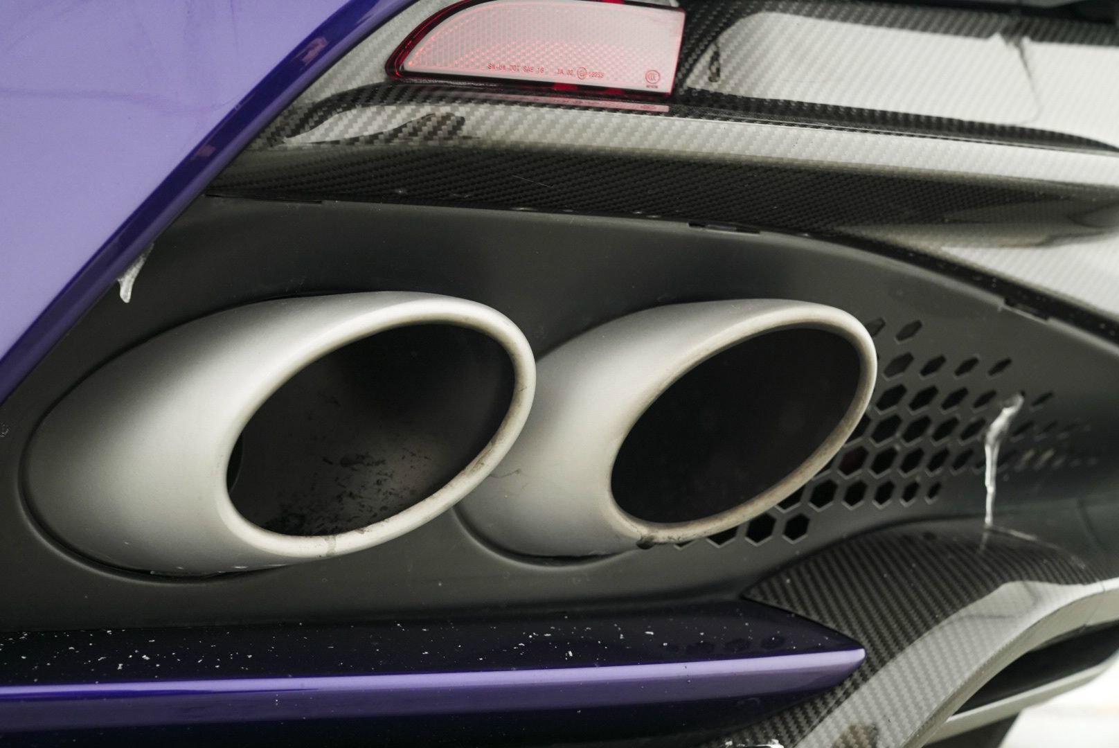 Used 2023 Aston Martin DBS Coupe image 14