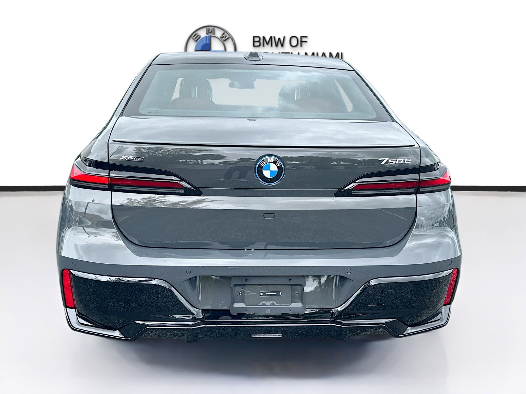 New 2026 BMW 750e xDrive w/ Premium Package image 5