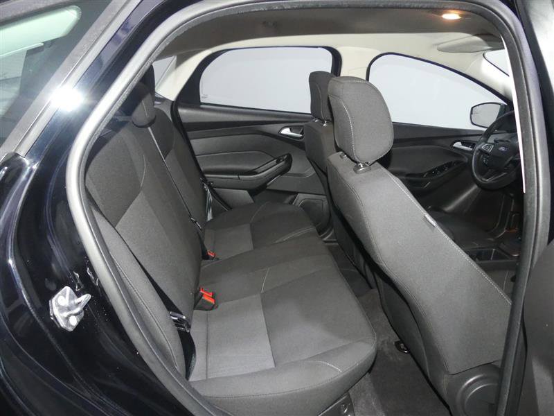 Used 2018 Ford Focus SE w/ SE Appearance Package image 27