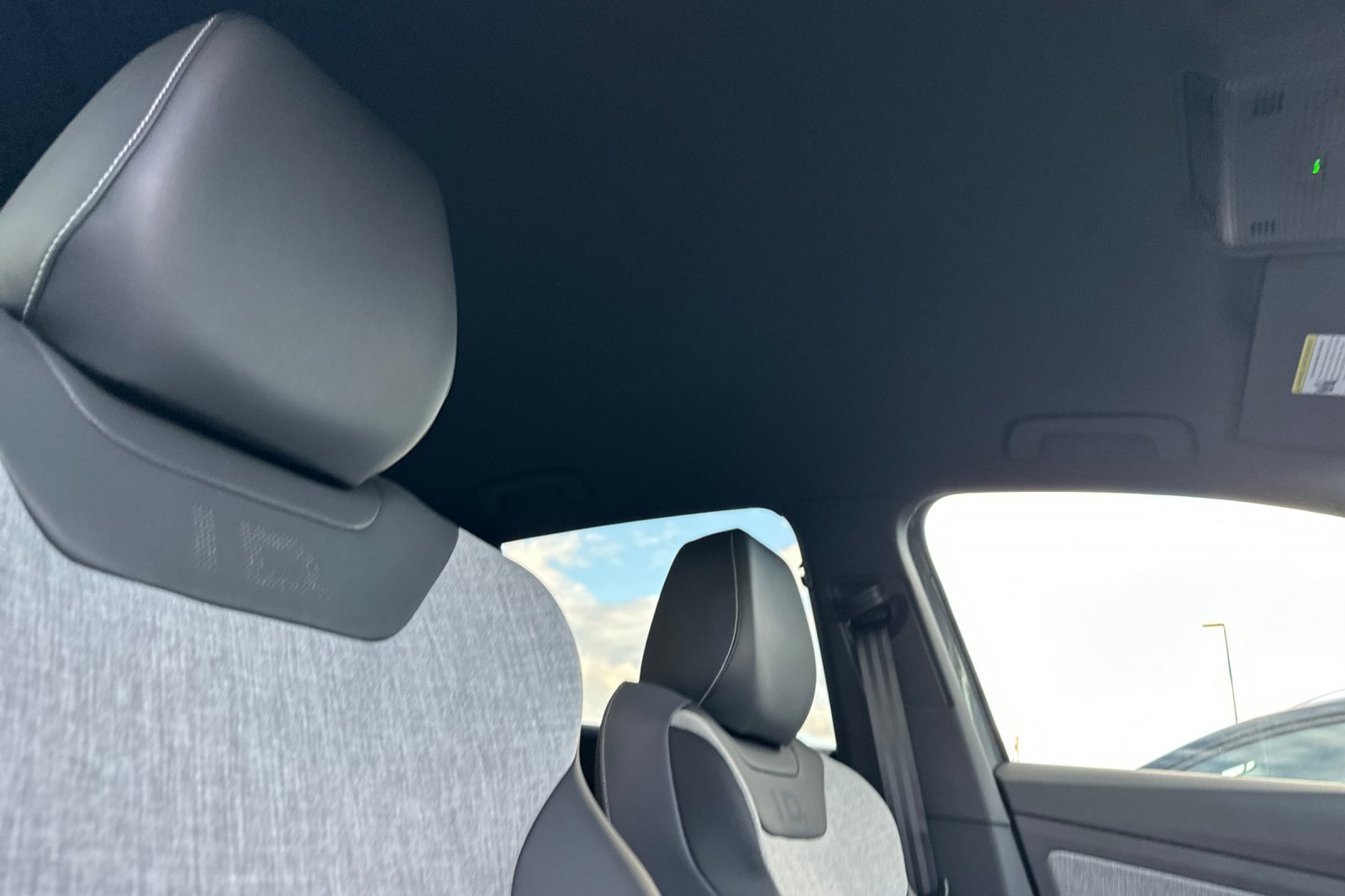 New 2025 Volkswagen ID.4 Pro image 17