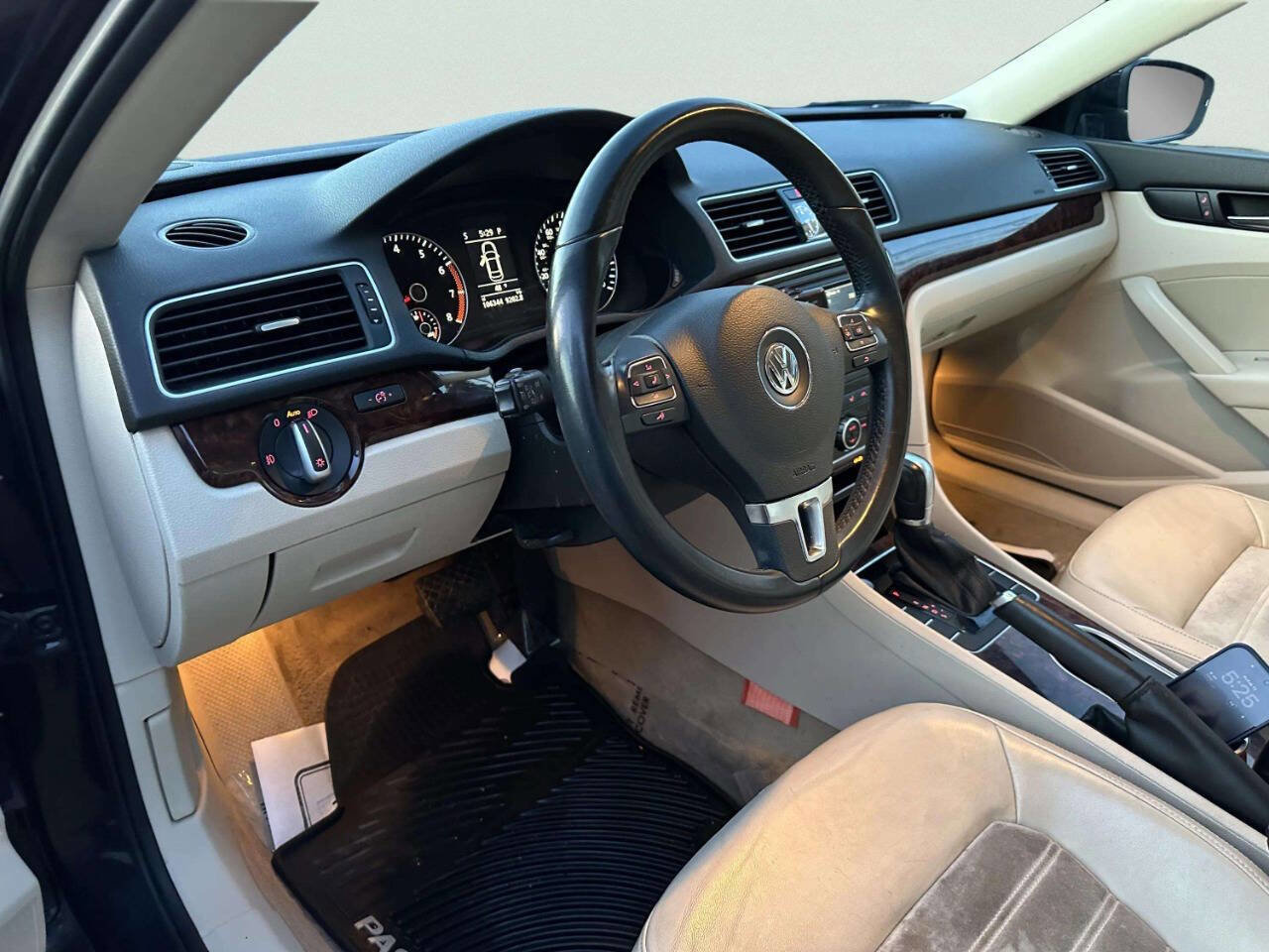 Used 2013 Volkswagen Passat 2.5 SEL Premium image 13