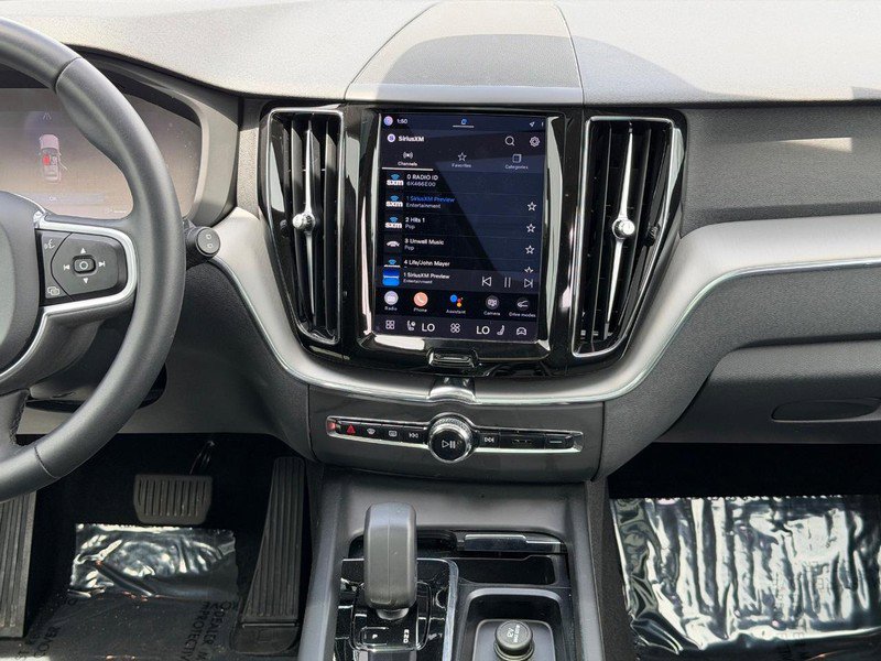 Certified 2023 Volvo XC60 B5 Core AWD/4WD image 14