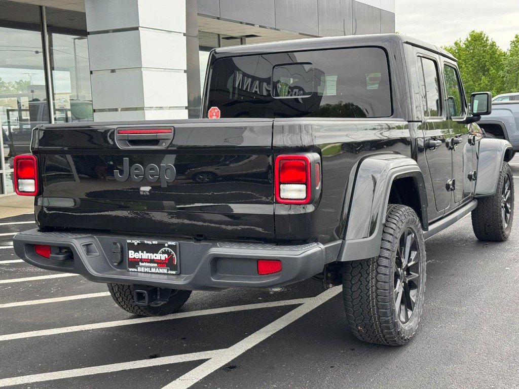 Used 2025 Jeep Gladiator Sport AWD/4WD image 4