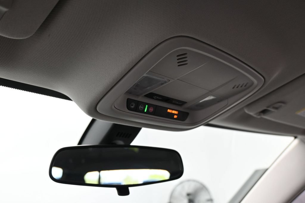 Used 2019 Chevrolet Traverse LT FWD image 22