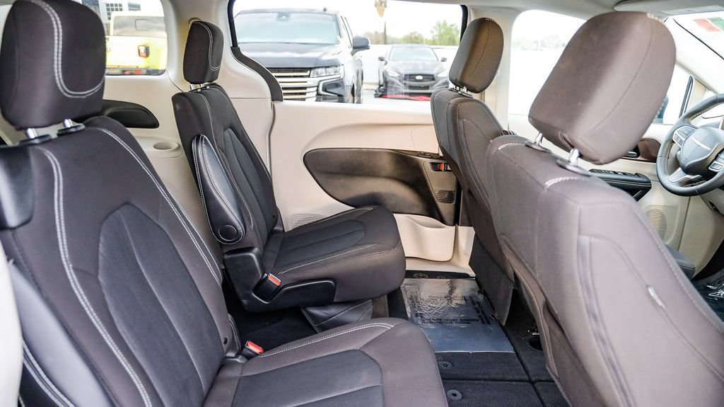 Used 2024 Chrysler Voyager LX FWD image 19