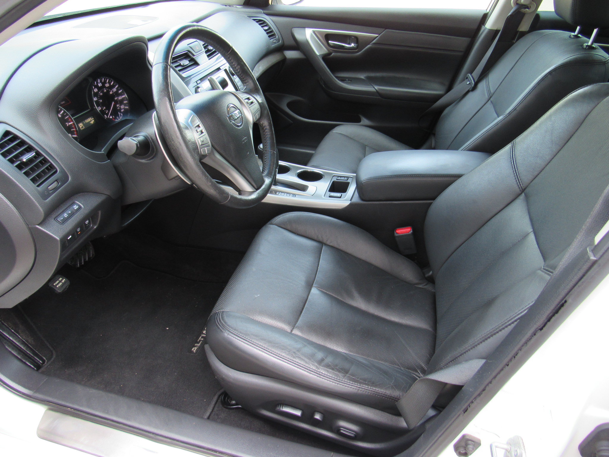 Used 2015 Nissan Altima 3.5 SL FWD image 13