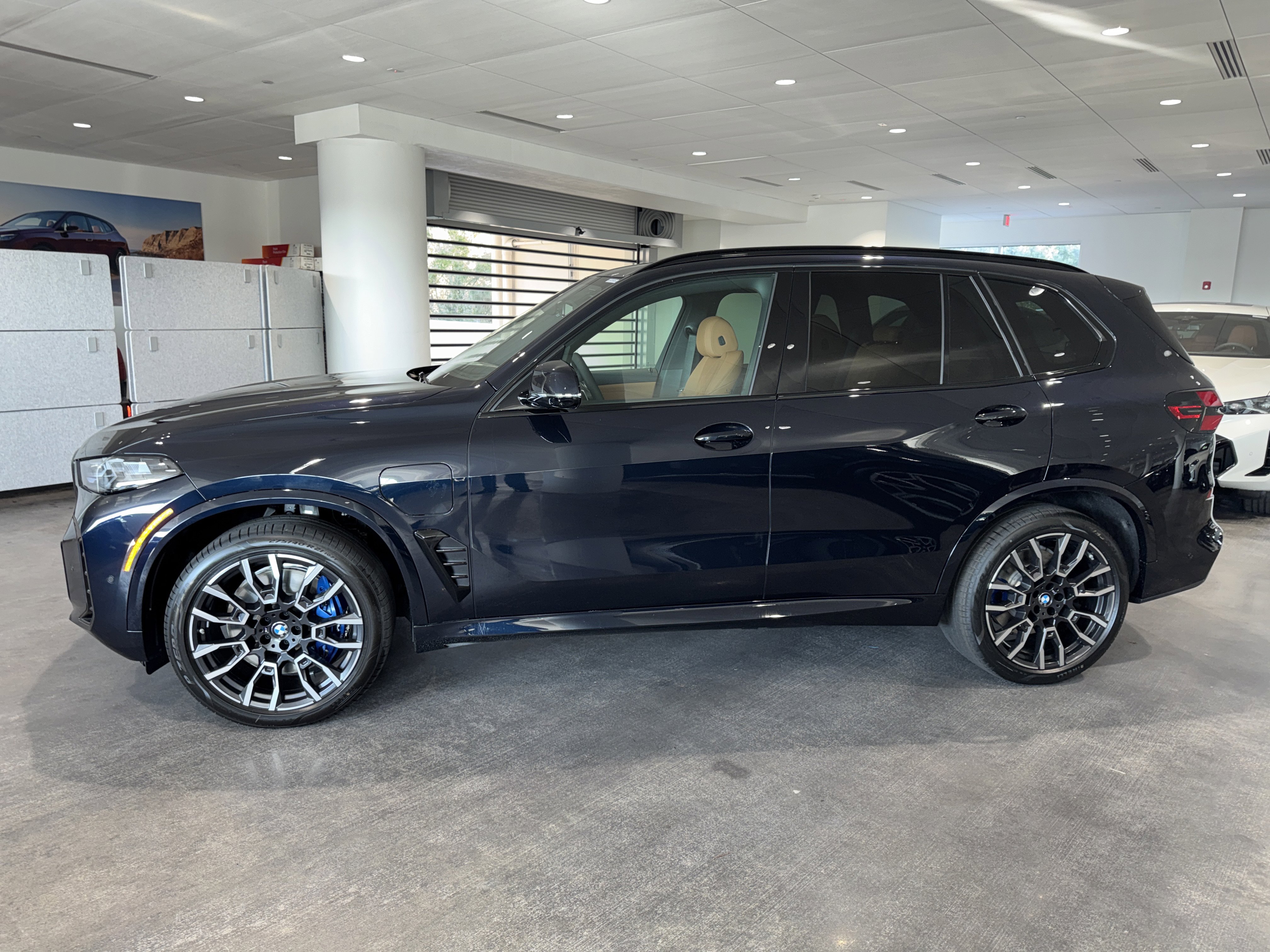 New 2026 BMW X5 xDrive50e w/ M Sport Package image 4