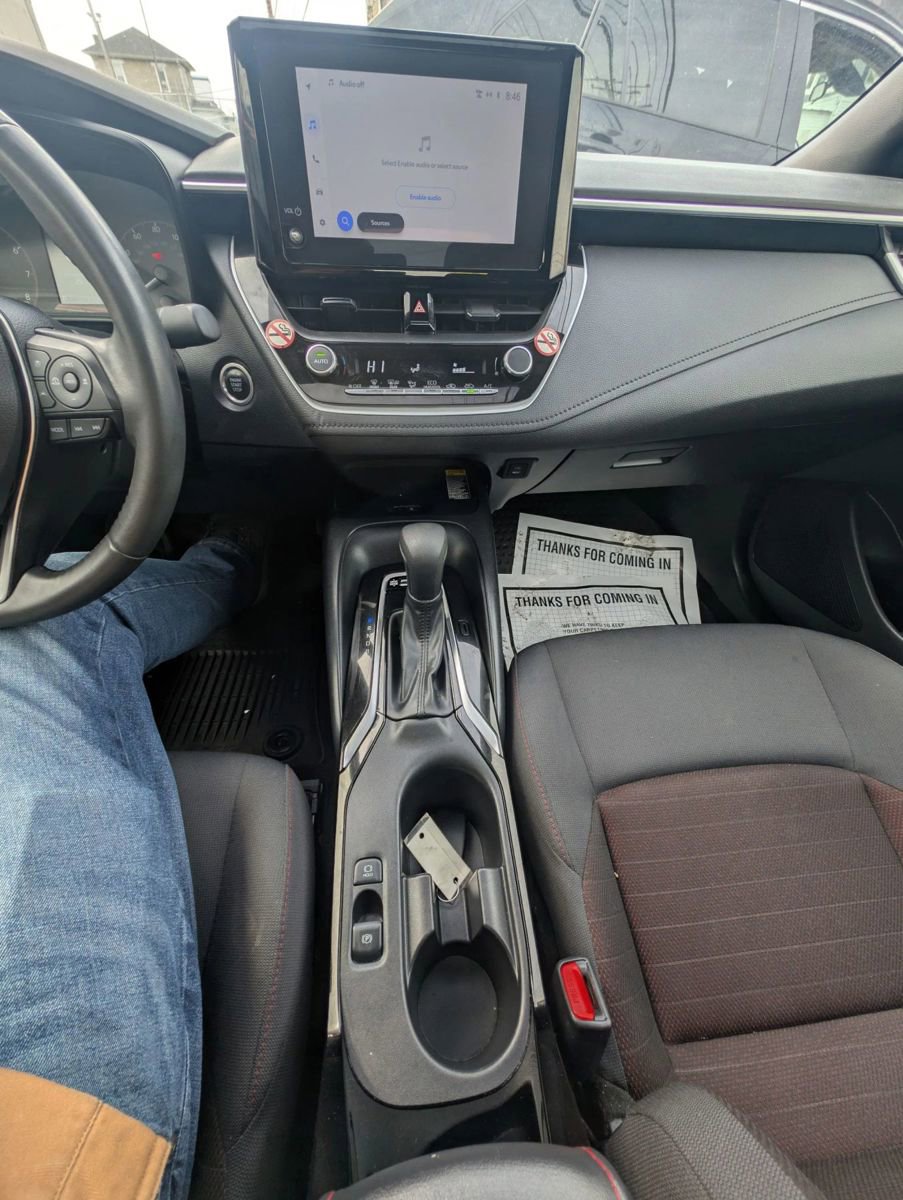 Used 2024 Toyota Corolla SE w/ SE Premium Package image 5