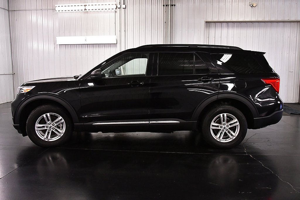 Used 2022 Ford Explorer XLT w/ Equipment Group 202A image 4