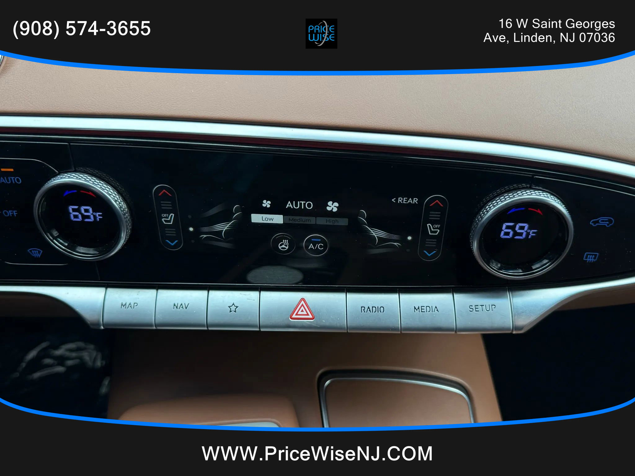 Used 2022 Genesis GV70 2.5T w/ Advanced Package image 18