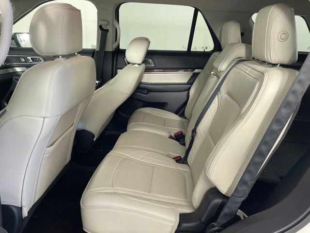 Used 2017 Ford Explorer Platinum image 12