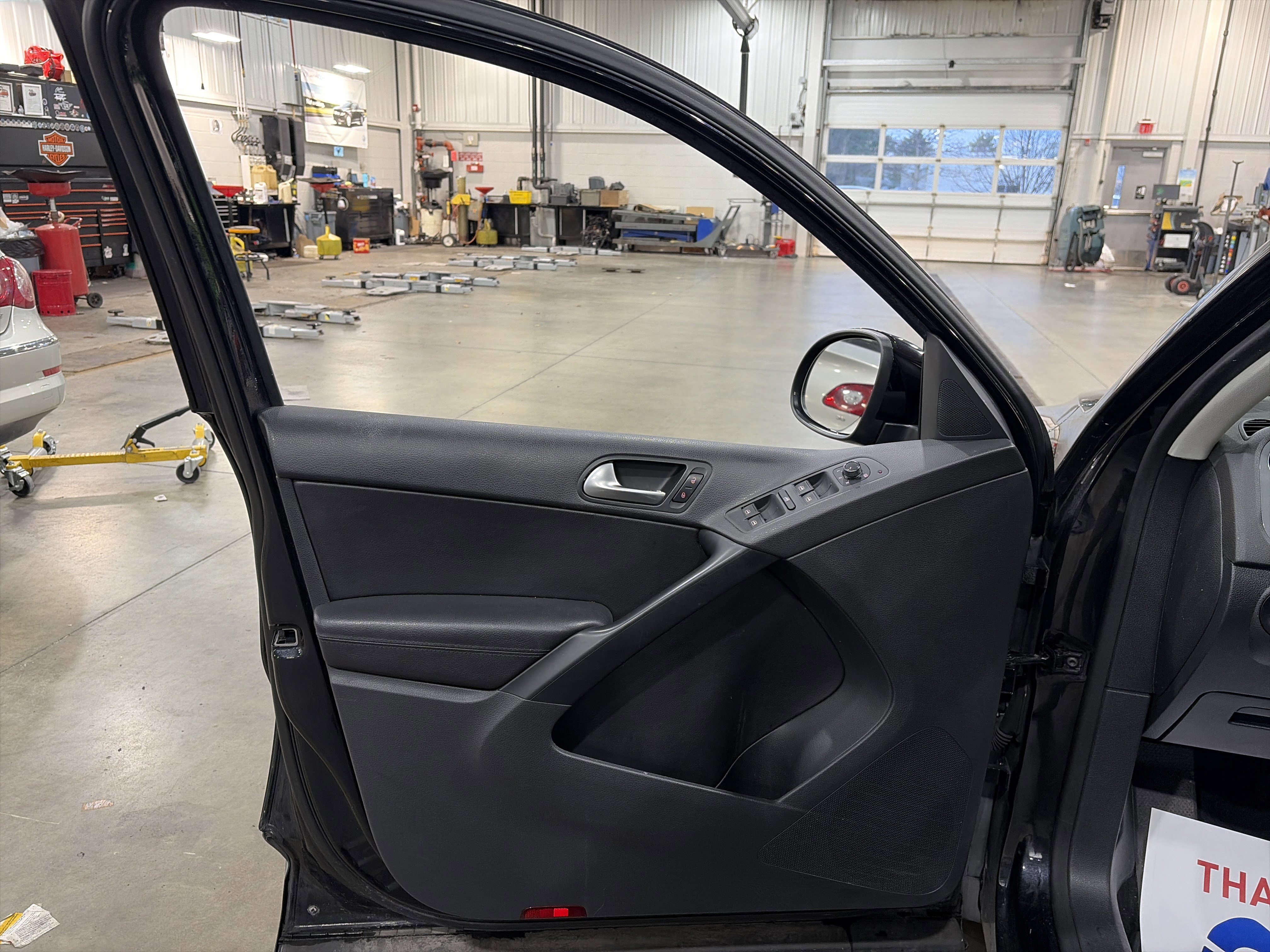 Used 2017 Volkswagen Tiguan S image 14