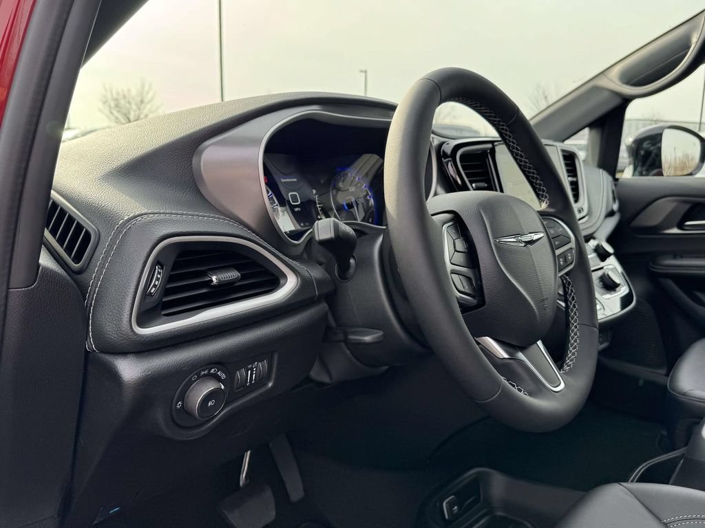 New 2026 Chrysler Pacifica Select FWD image 2