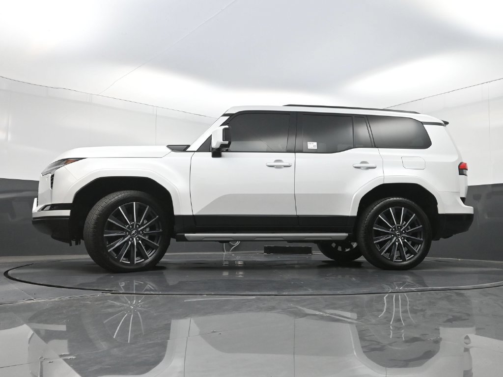 Used 2024 Lexus GX 550 w/ Accessory Package (2T) AWD/4WD image 31