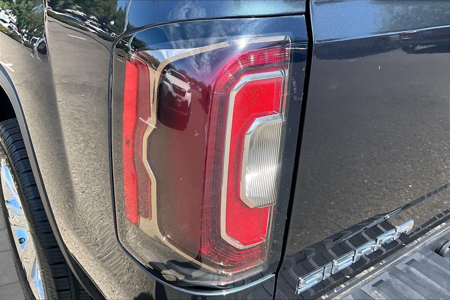 Used 2018 GMC Sierra 1500 SLT AWD/4WD image 28
