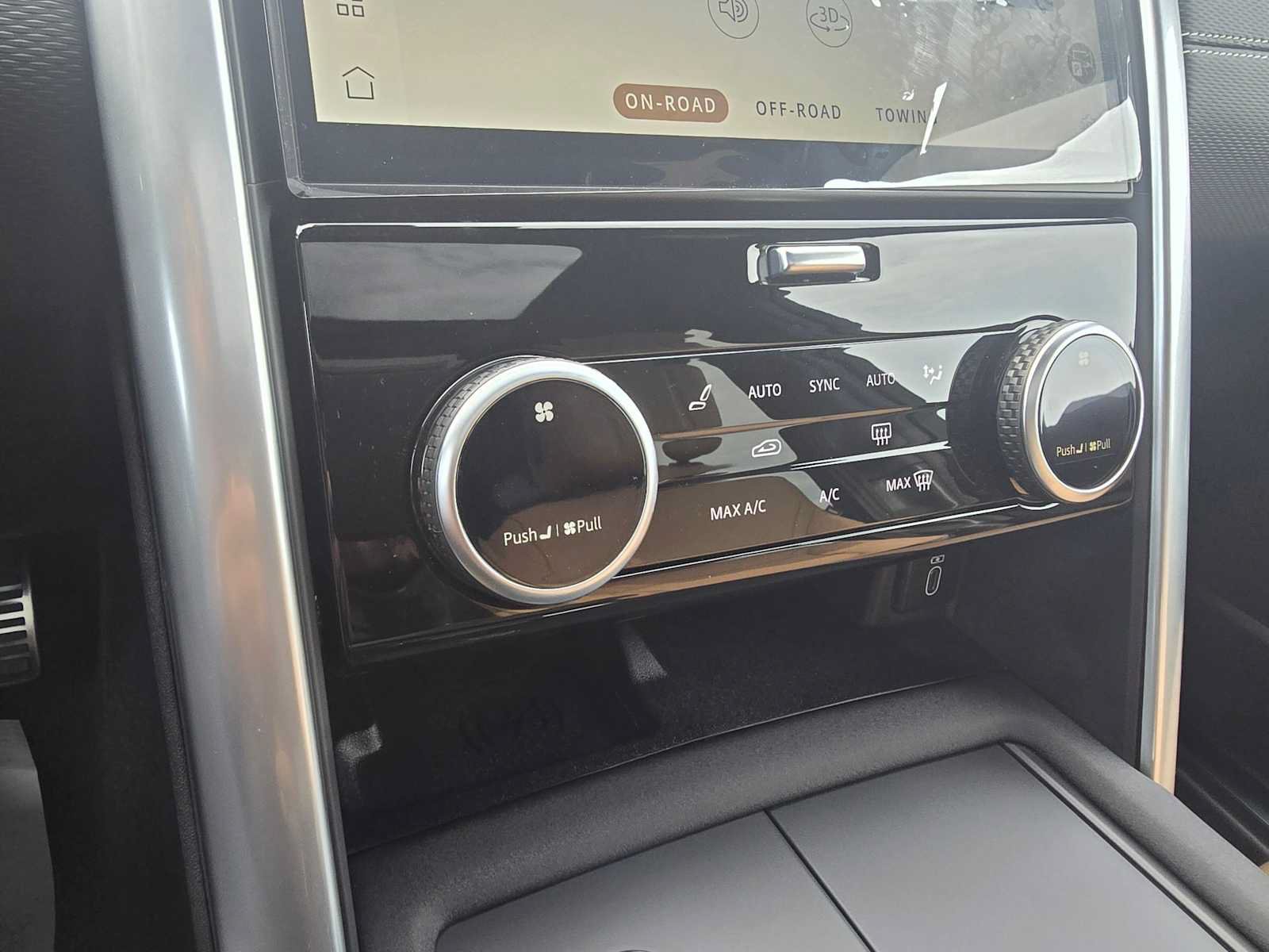 New 2026 Land Rover Discovery Limited Edition AWD/4WD image 31