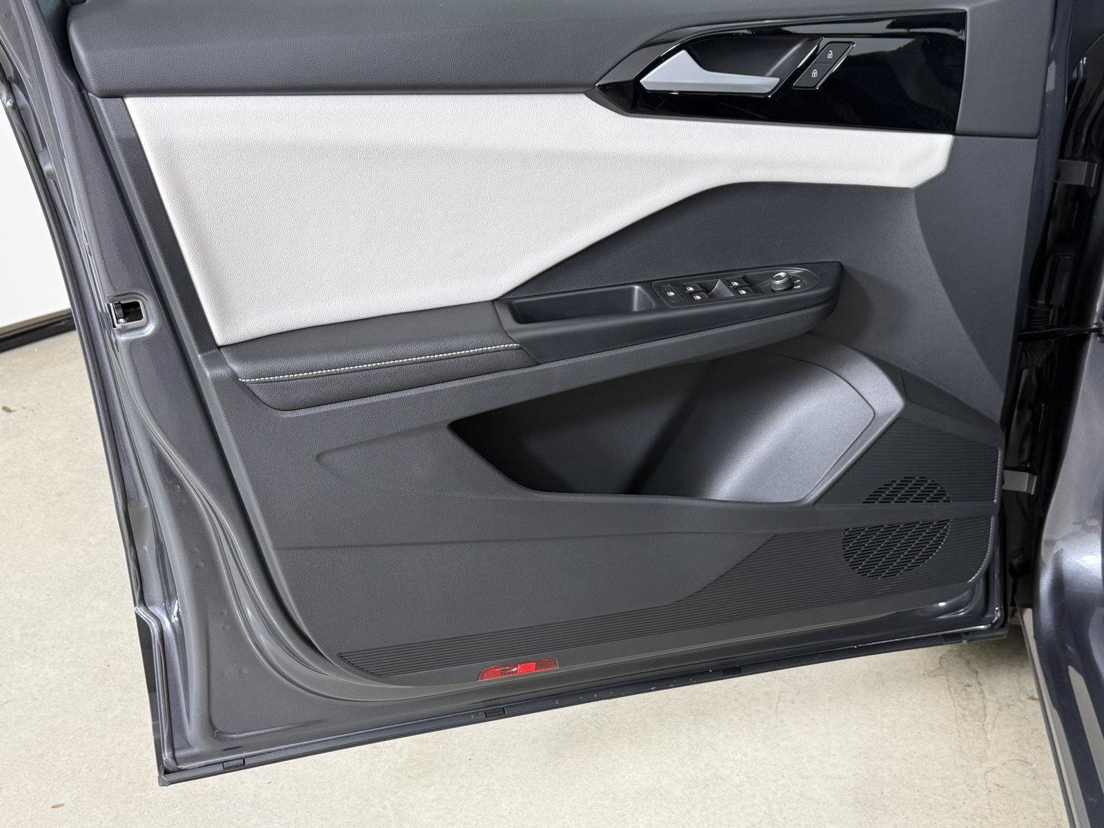 New 2027 Volkswagen Taos S FWD image 10