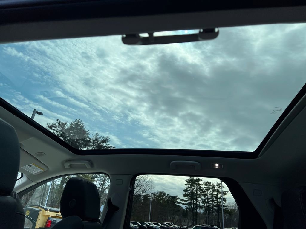 New 2025 Land Rover Discovery Sport S image 28