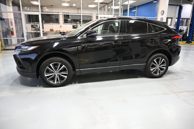 Used 2023 Toyota Venza LE AWD/4WD image 7