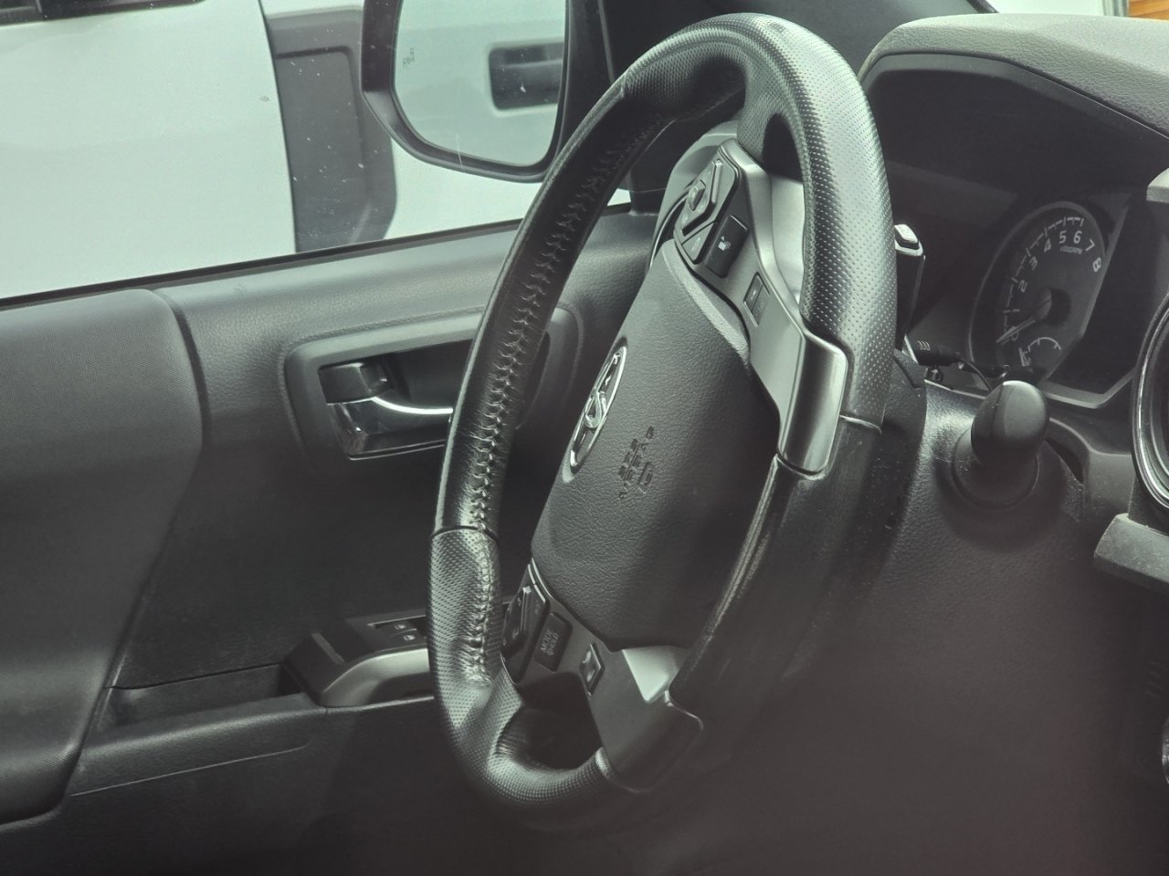Used 2018 Toyota Tacoma TRD Sport w/ Technology Package AWD/4WD image 19