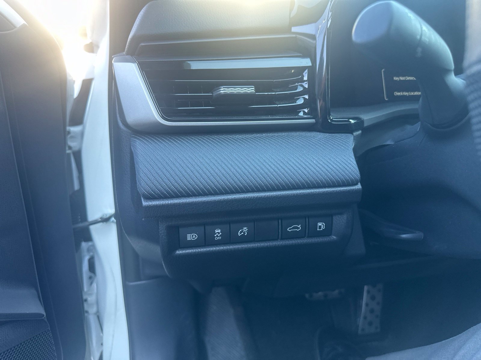 Used 2025 Toyota Camry SE w/ Convenience Package FWD image 18