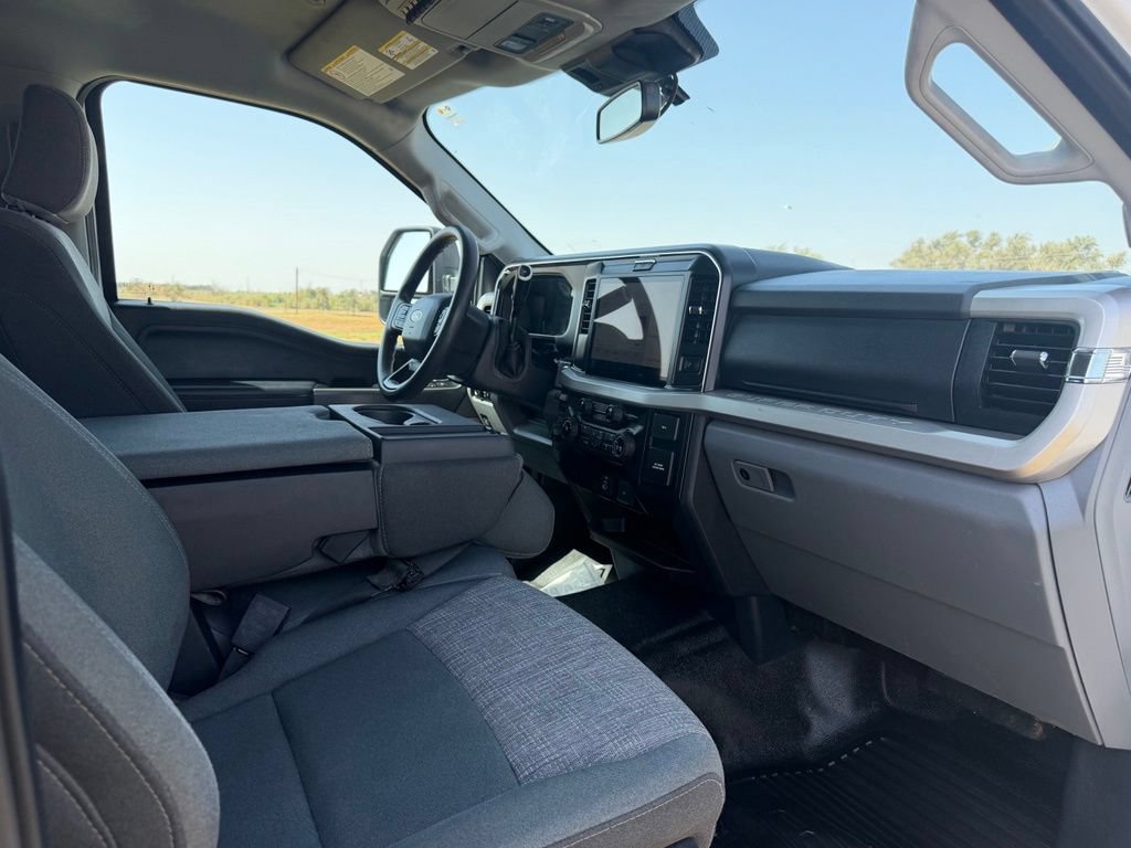 Used 2025 Ford F250 XLT w/ Black Appearance Package AWD/4WD image 20