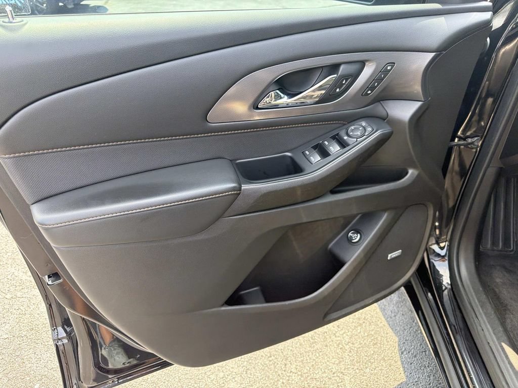 Used 2021 Chevrolet Traverse Premier w/ Redline Edition FWD image 19