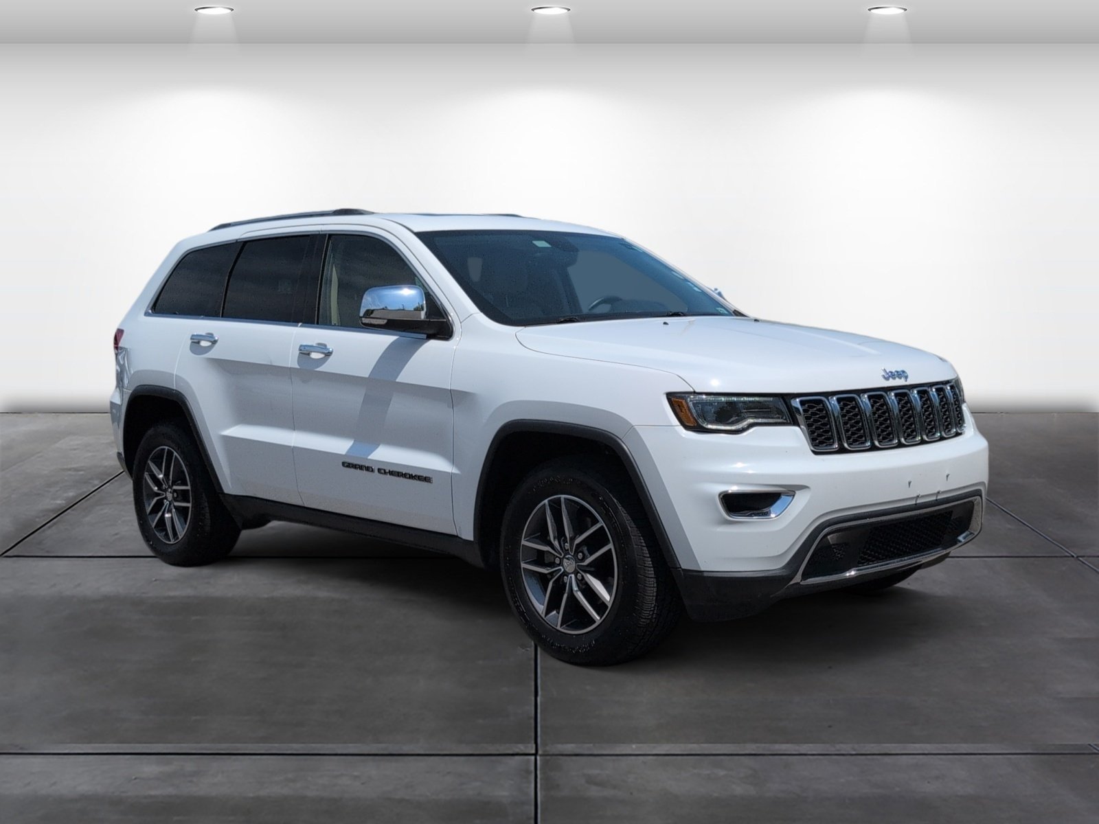 Used 2018 Jeep Grand Cherokee Limited w/ Luxury Group II RWD image 2