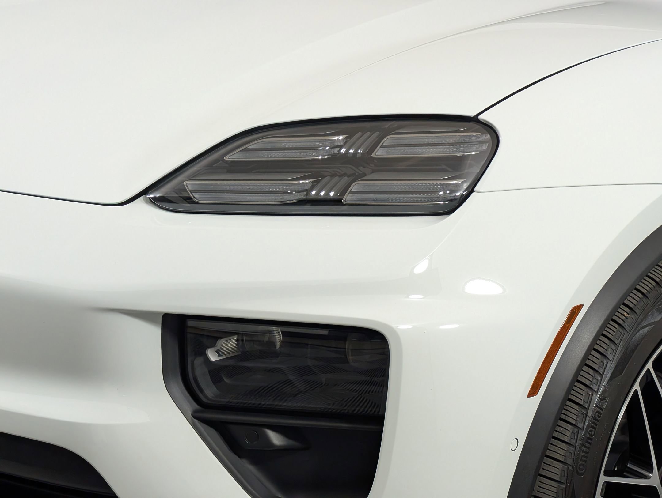 Used 2025 Porsche Macan 4 Electric image 13