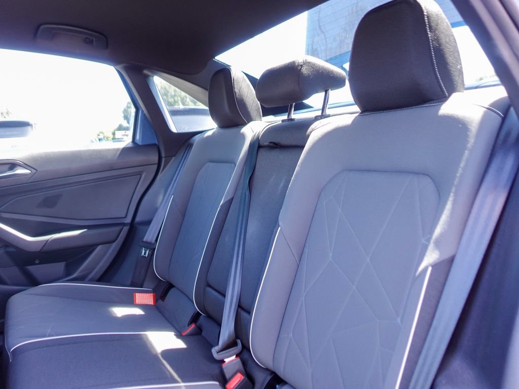 Certified 2025 Volkswagen Jetta Sport FWD image 23